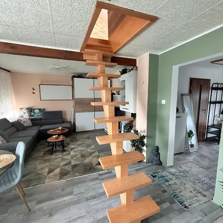 Csobogo Apartment *